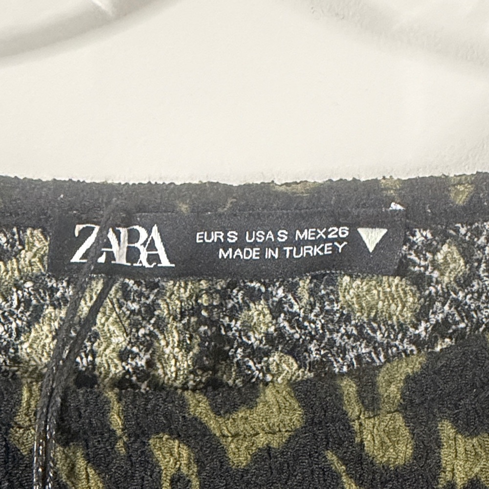Zara Black and Green Patterned Long Sleeve Dress - Picture 2 of 3